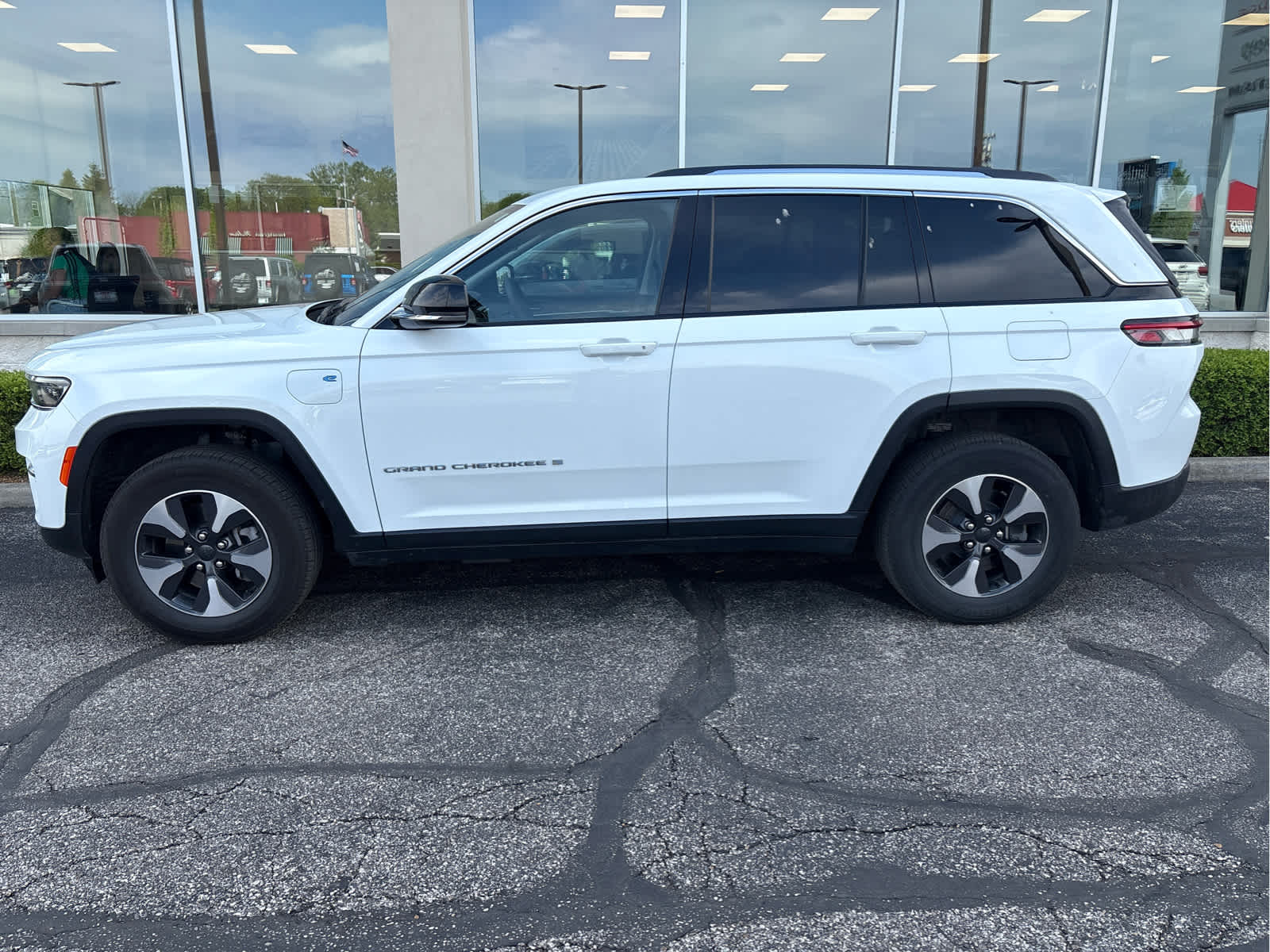 2023 Jeep Grand Cherokee Base