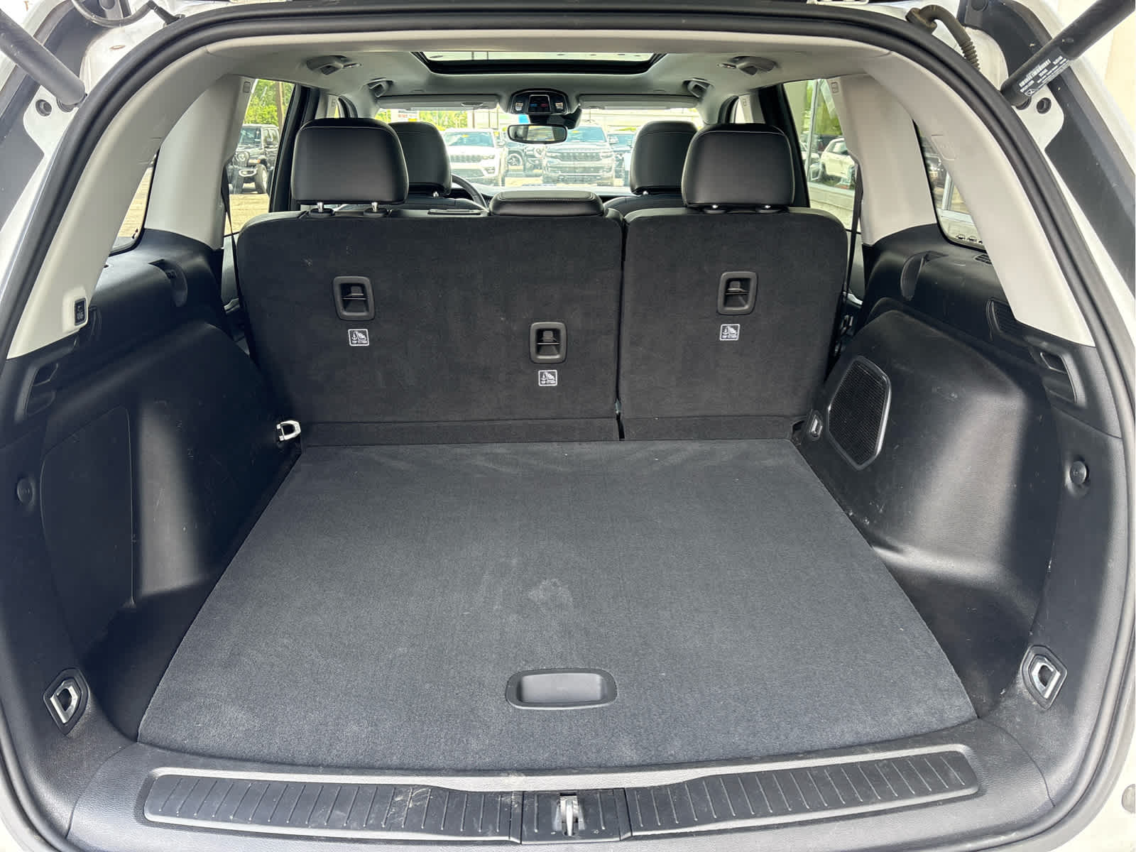 2023 Jeep Grand Cherokee Base