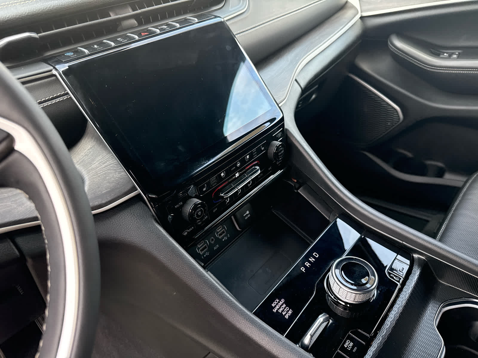 2024 Jeep Grand Cherokee Anniversary Edition