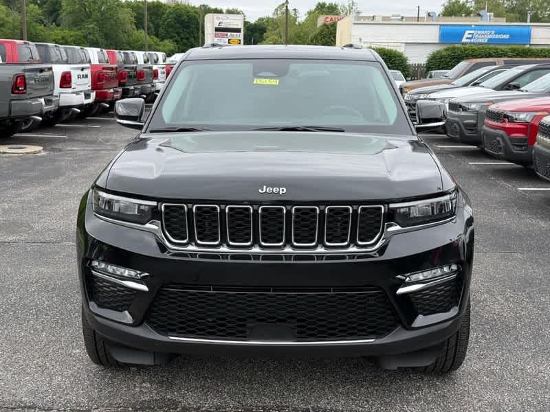 2023 Jeep Grand Cherokee Base