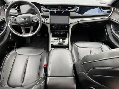 2023 Jeep Grand Cherokee Base