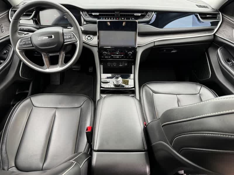 2023 Jeep Grand Cherokee Base
