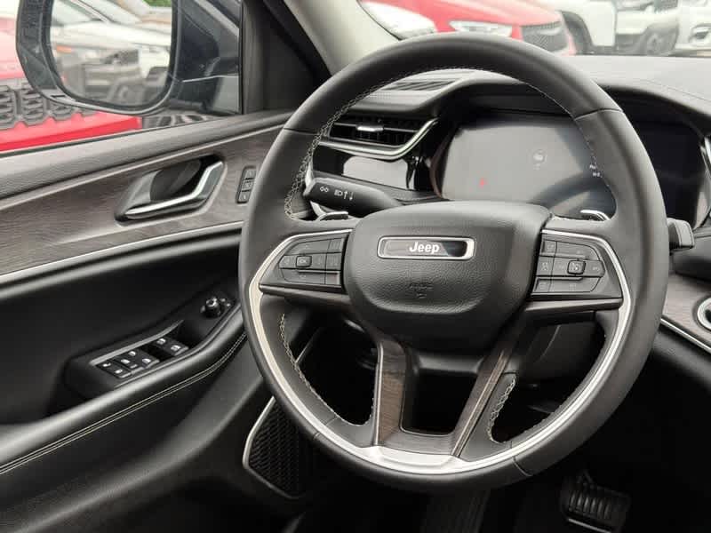 2023 Jeep Grand Cherokee Base
