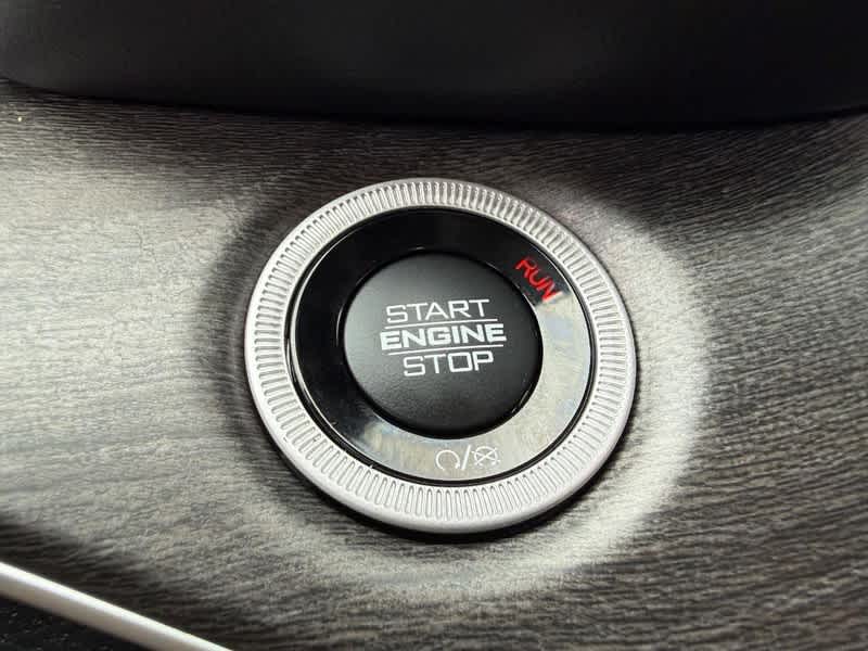 2023 Jeep Grand Cherokee Base
