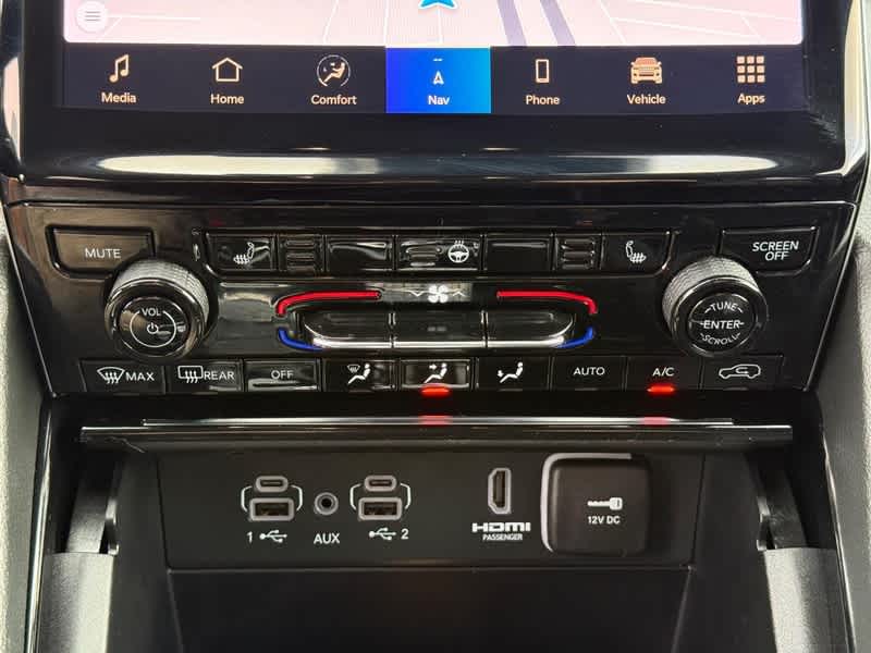 2023 Jeep Grand Cherokee Base