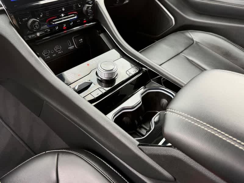 2023 Jeep Grand Cherokee Base