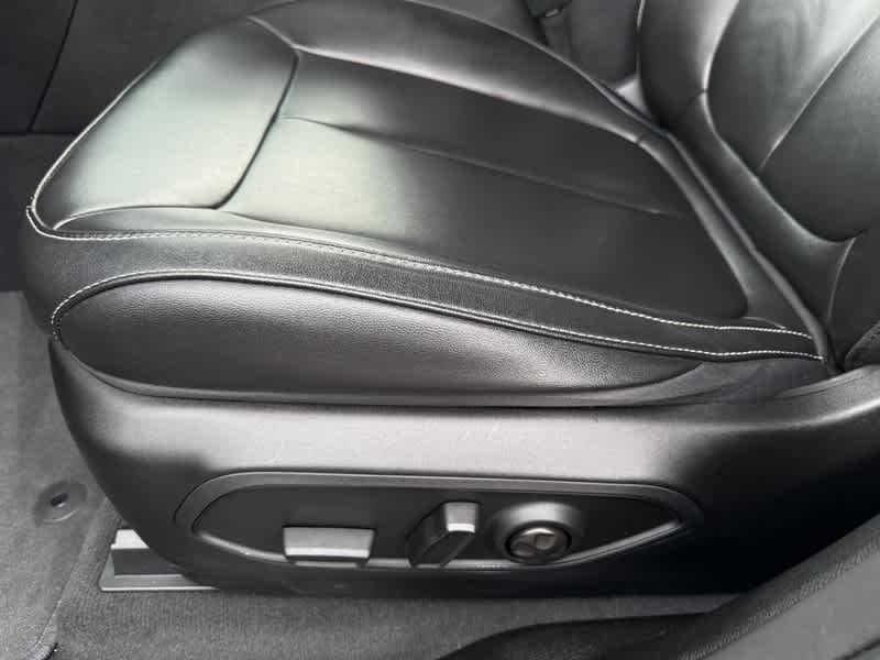 2023 Jeep Grand Cherokee Base