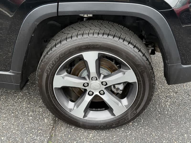 2023 Jeep Grand Cherokee Base