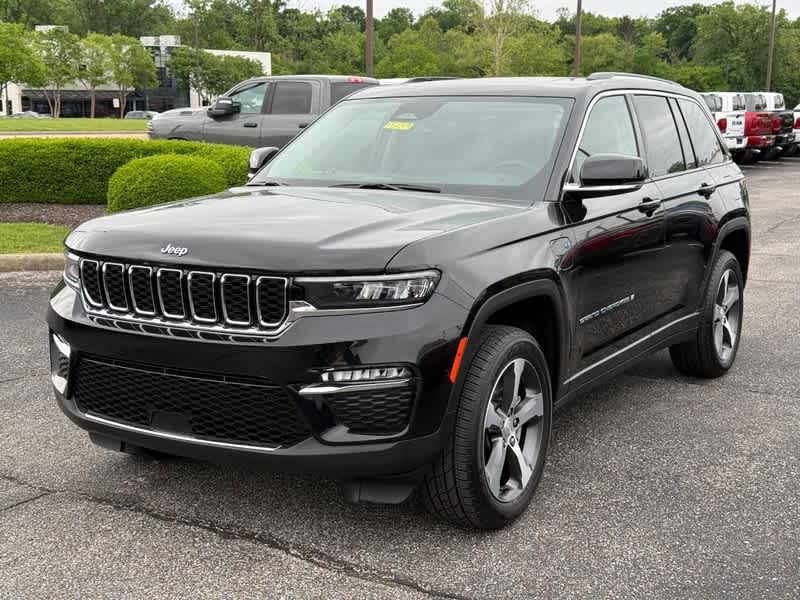 2023 Jeep Grand Cherokee Base