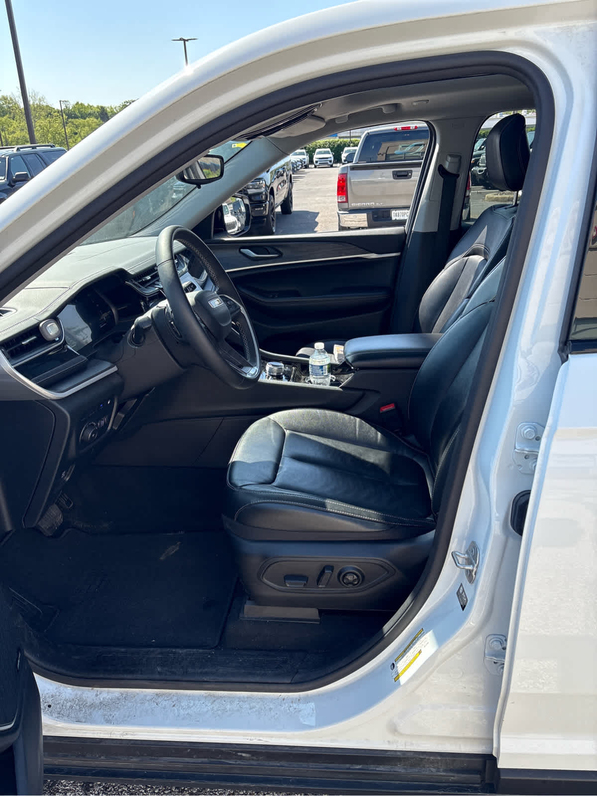 2022 Jeep Grand Cherokee Base