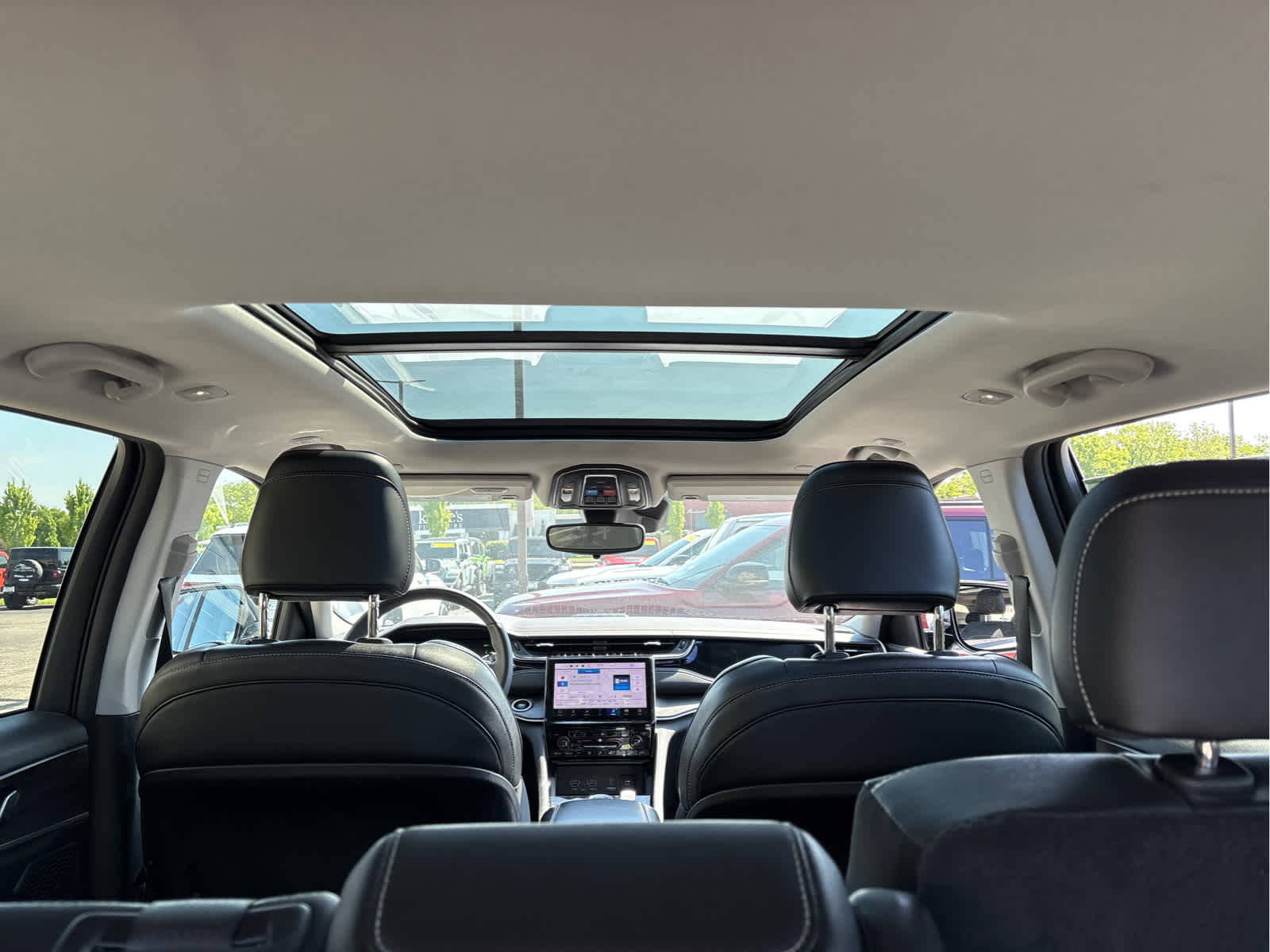 2022 Jeep Grand Cherokee Base