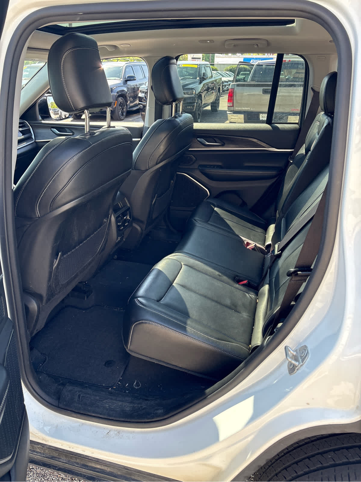 2022 Jeep Grand Cherokee Base