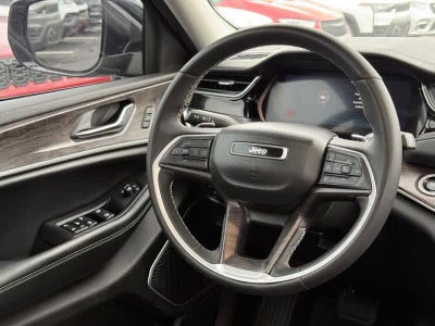 2023 Jeep Grand Cherokee Base