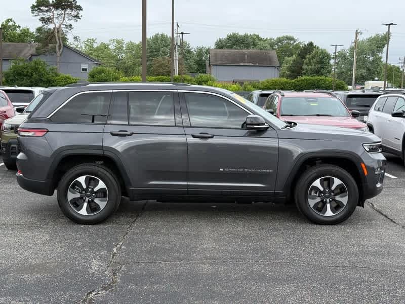 2023 Jeep Grand Cherokee Base