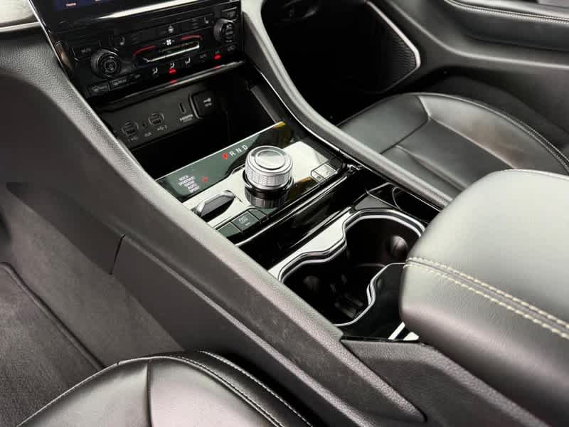 2023 Jeep Grand Cherokee Base
