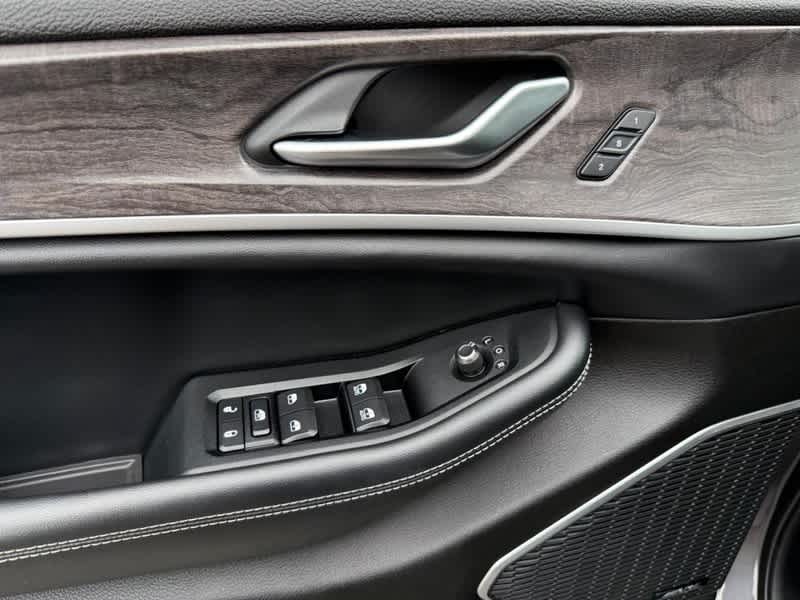 2023 Jeep Grand Cherokee Base
