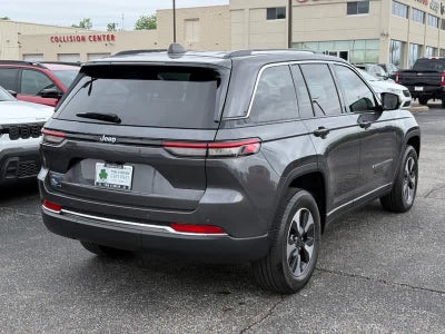 2023 Jeep Grand Cherokee Base