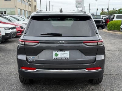 2023 Jeep Grand Cherokee Base