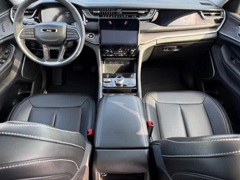 2023 Jeep Grand Cherokee Base