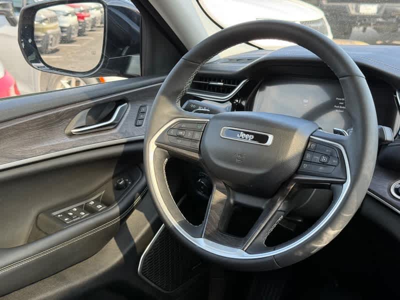 2023 Jeep Grand Cherokee Base