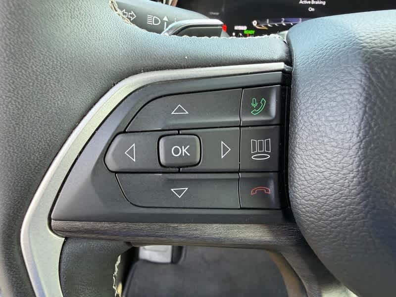 2023 Jeep Grand Cherokee Base