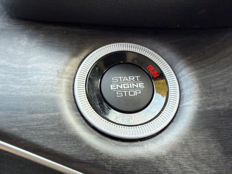 2023 Jeep Grand Cherokee Base