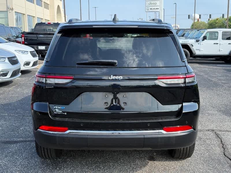 2023 Jeep Grand Cherokee Base