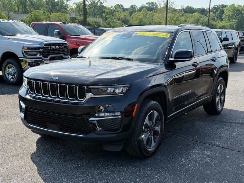 2023 Jeep Grand Cherokee Base