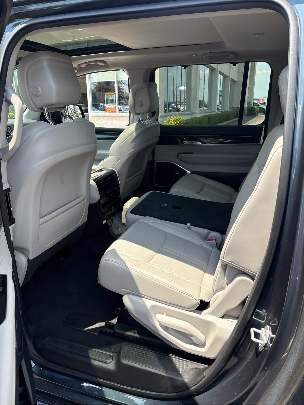 2024 Jeep Wagoneer L Base