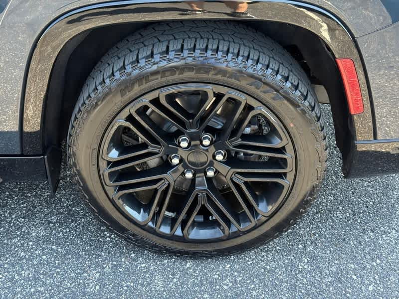 2023 Jeep Wagoneer L Series II Carbide