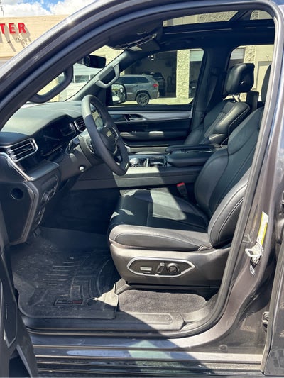 2023 Jeep Wagoneer L Series II Carbide