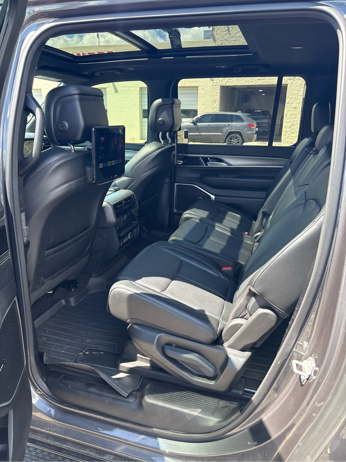 2023 Jeep Wagoneer L Series II Carbide