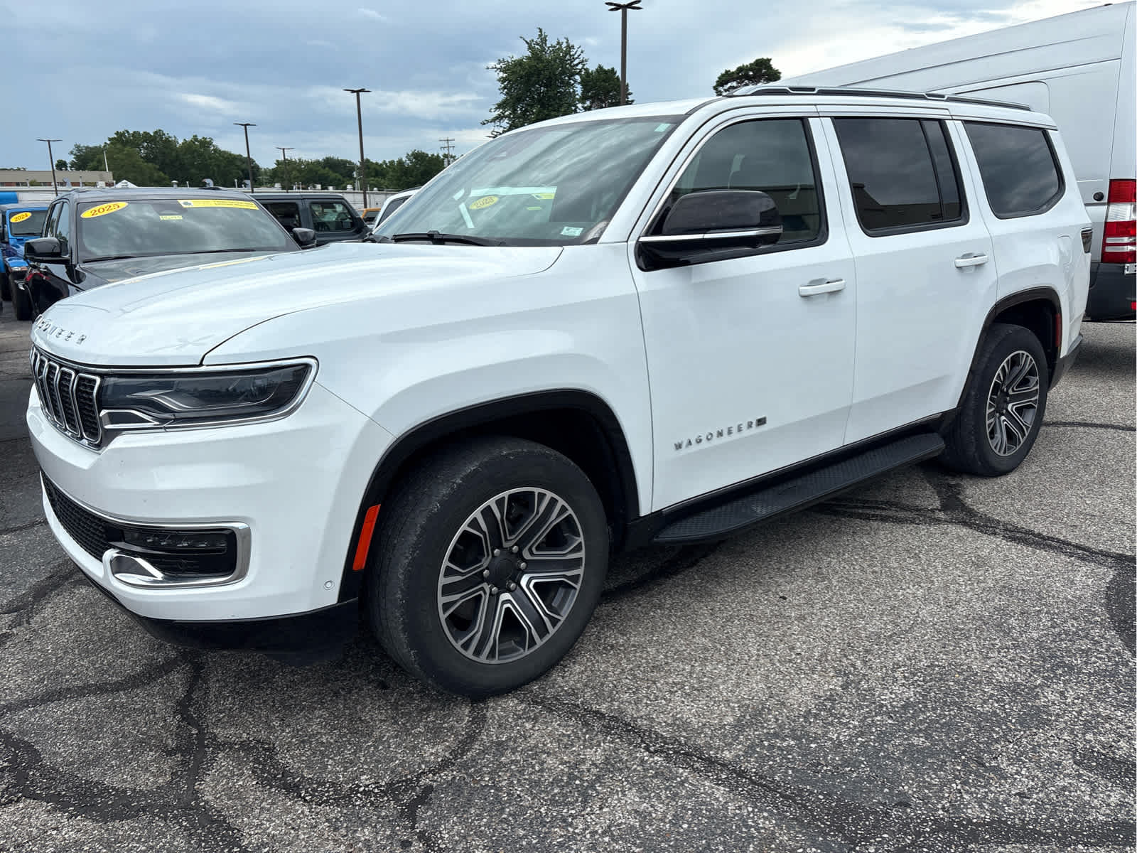 2023 Jeep Wagoneer Base