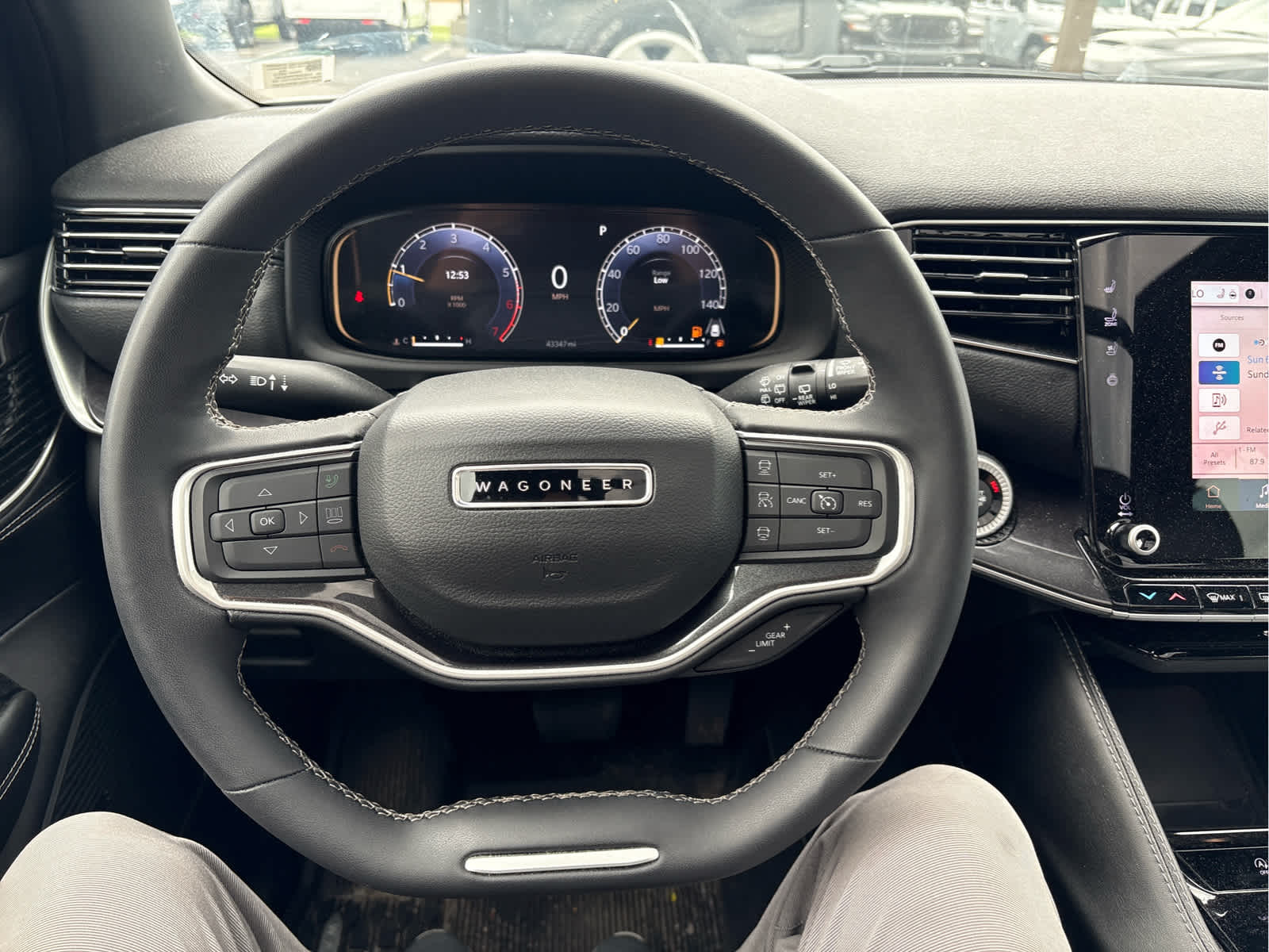 2023 Jeep Wagoneer Base