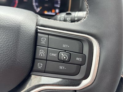 2023 Jeep Wagoneer Base