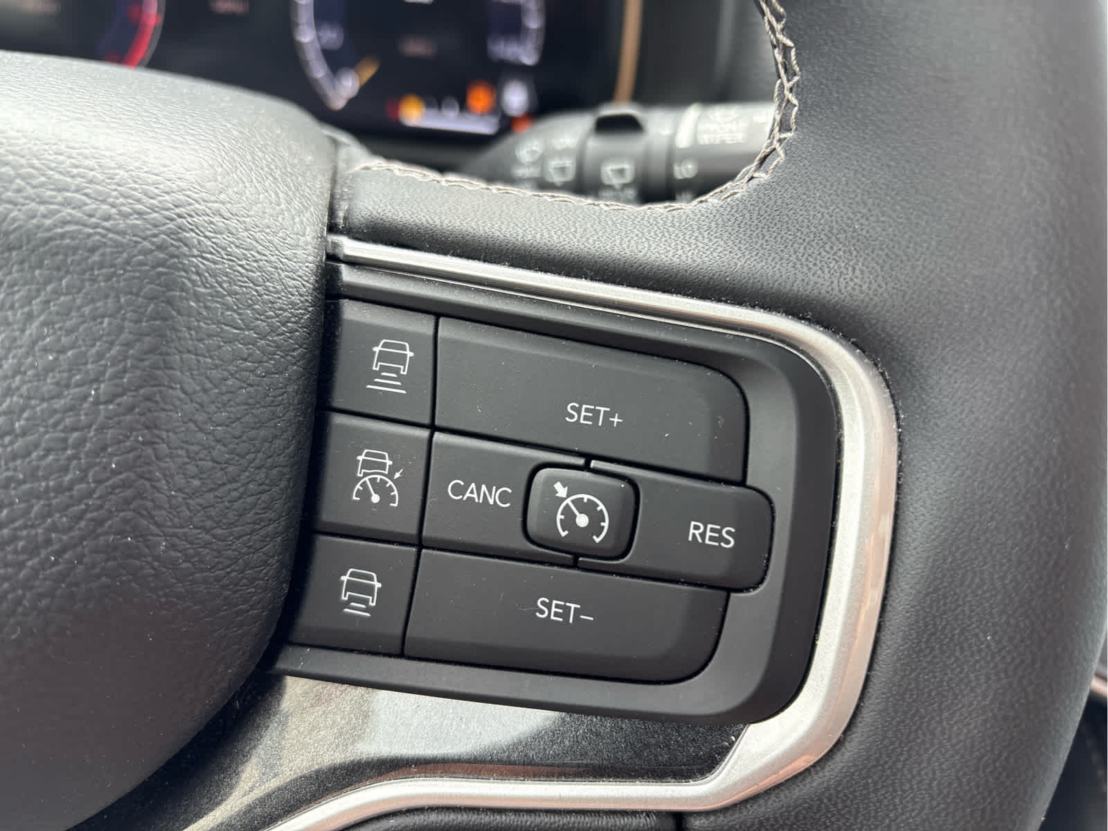2023 Jeep Wagoneer Base