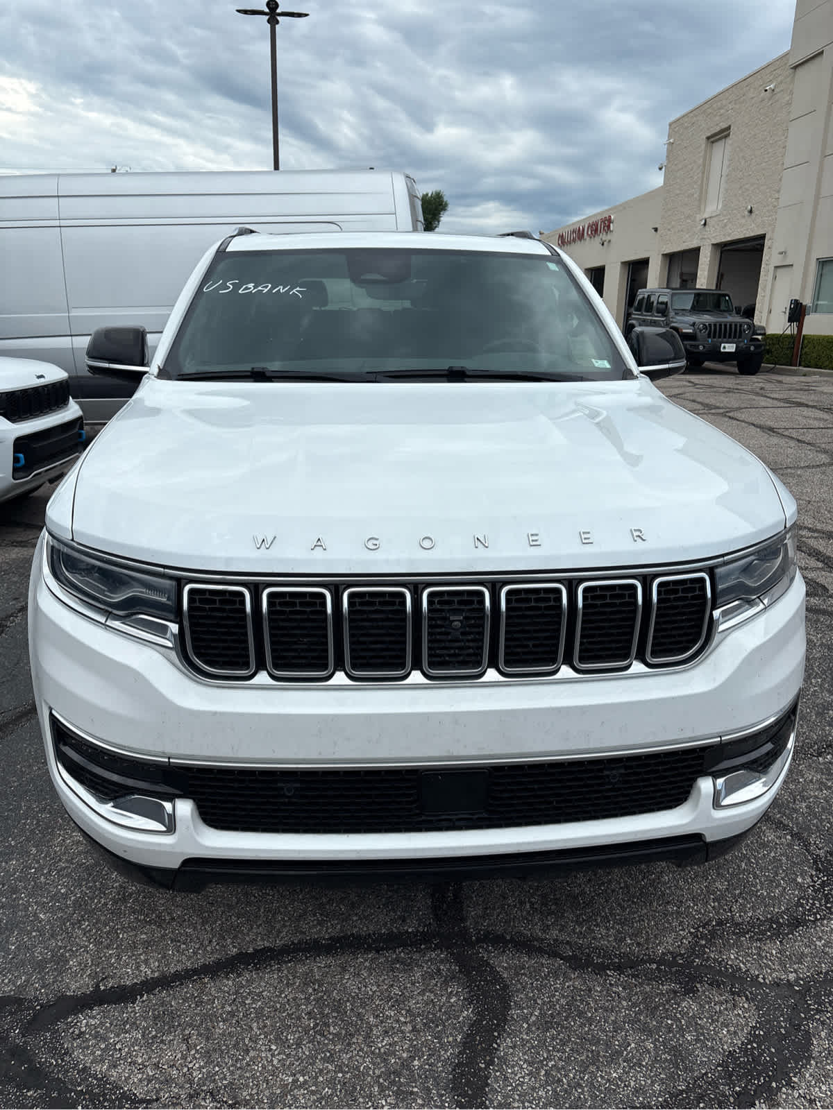 2023 Jeep Wagoneer Base