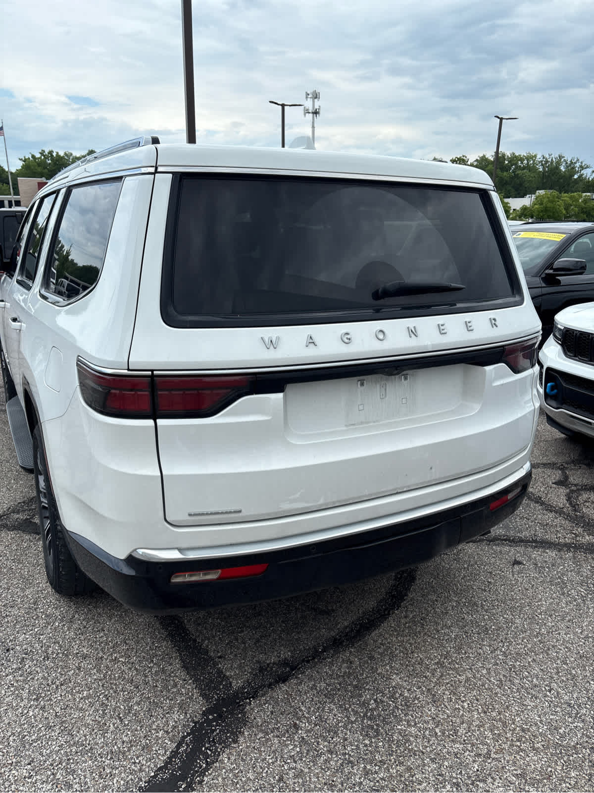 2023 Jeep Wagoneer Base