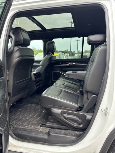 2023 Jeep Wagoneer Base