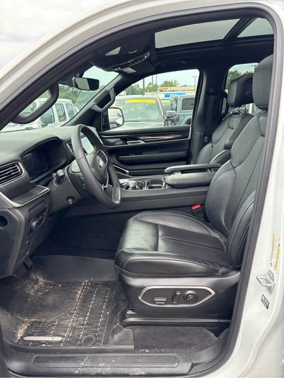2023 Jeep Wagoneer Base
