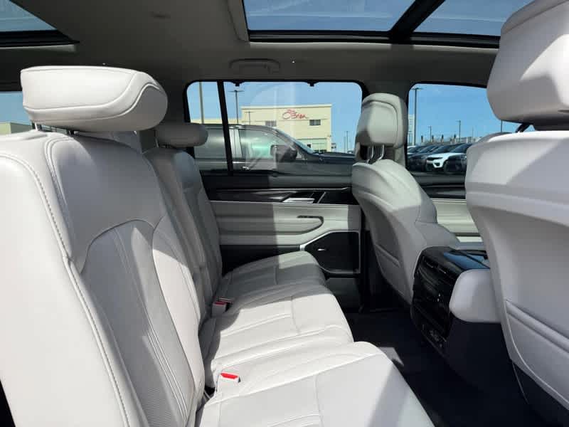 2024 Jeep Wagoneer Base