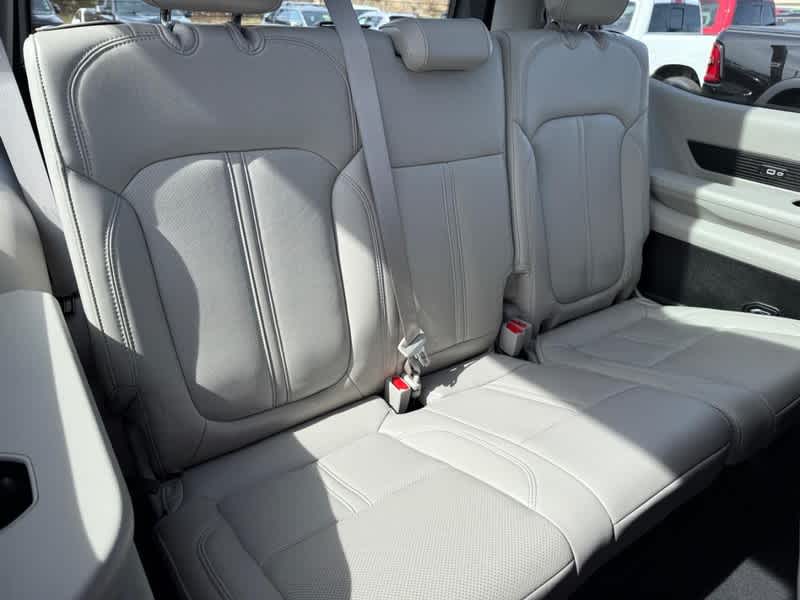 2024 Jeep Wagoneer Base