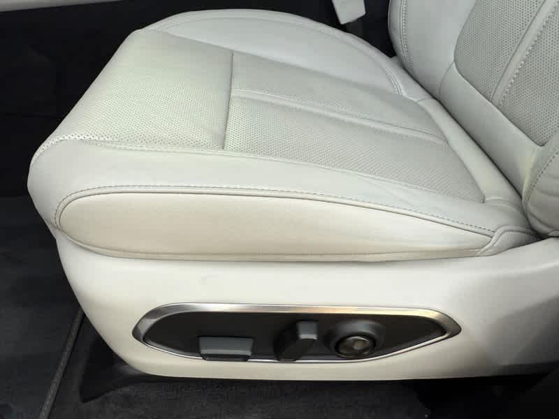 2024 Jeep Wagoneer Base