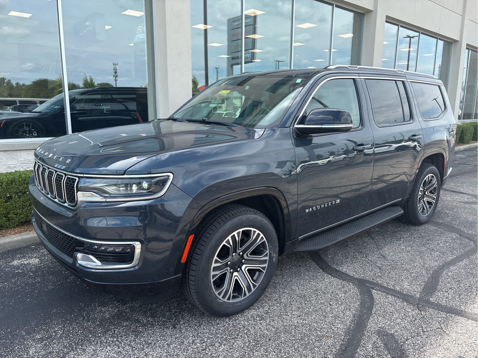 2023 Jeep Wagoneer Base