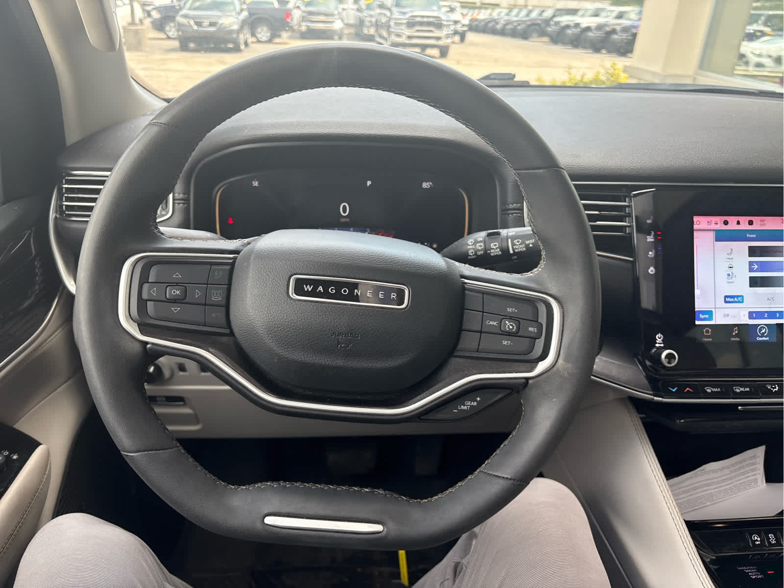 2023 Jeep Wagoneer Base