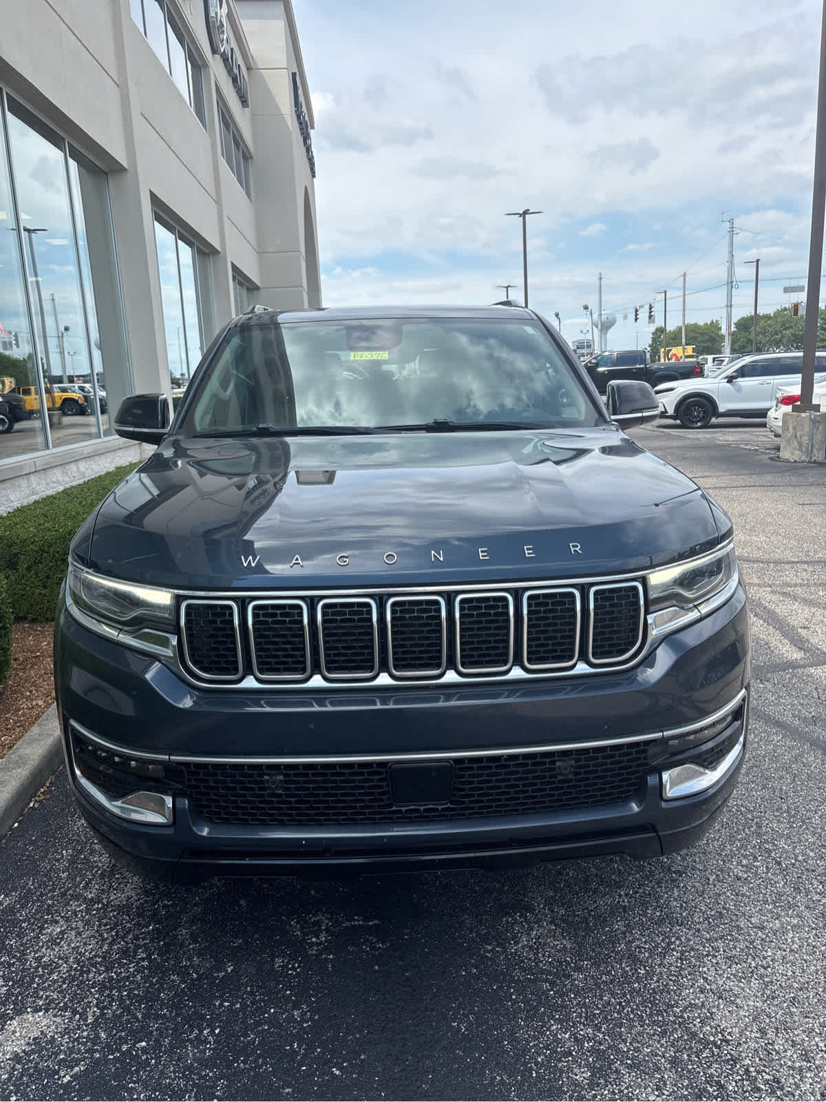 2023 Jeep Wagoneer Base
