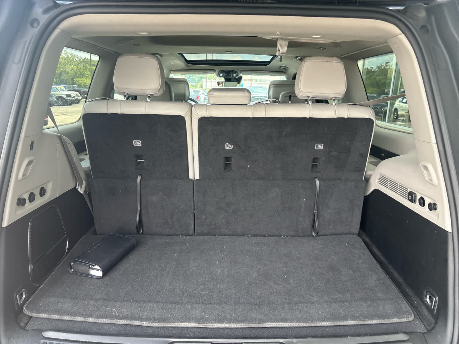 2023 Jeep Wagoneer Base