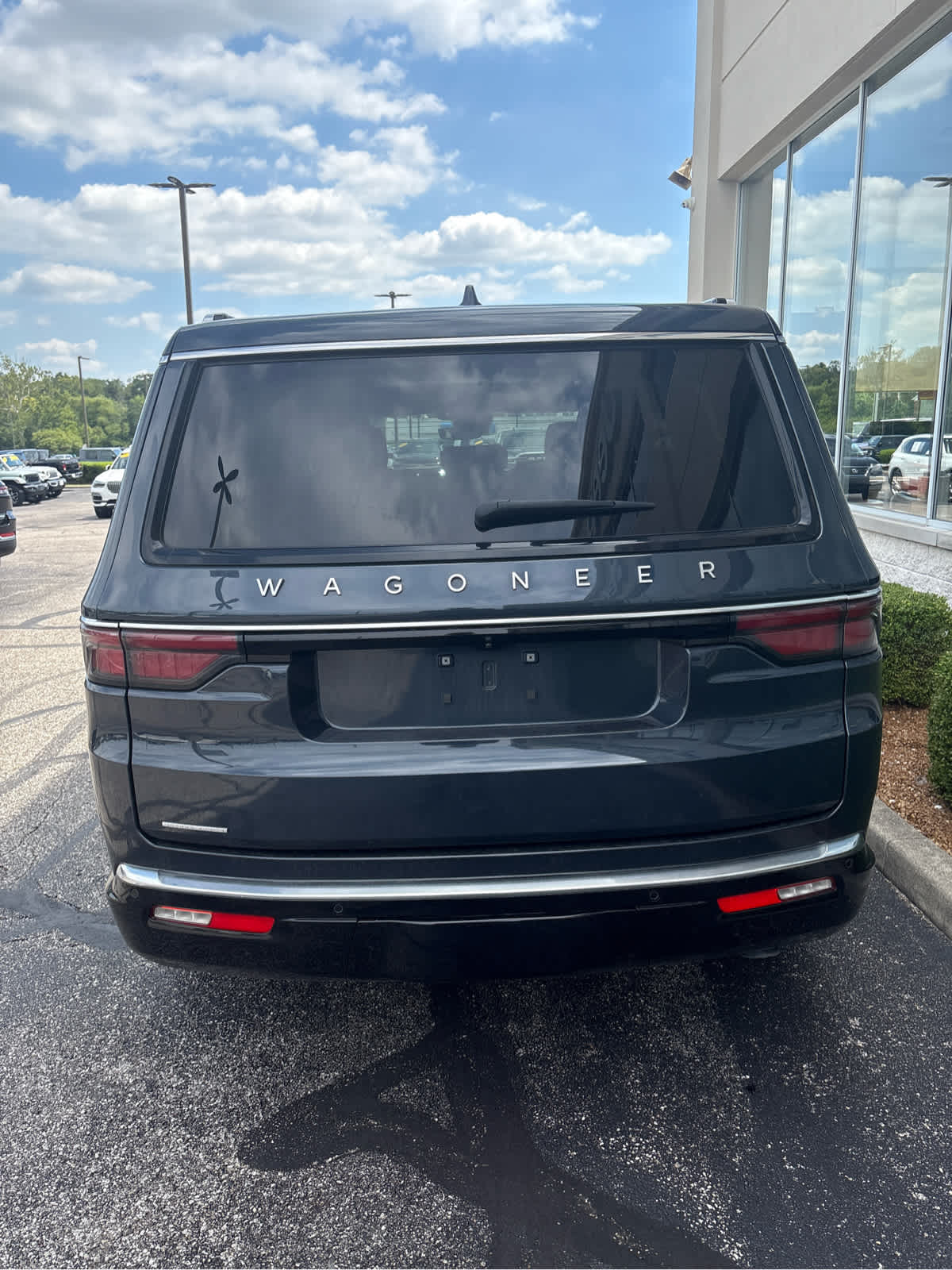 2023 Jeep Wagoneer Base