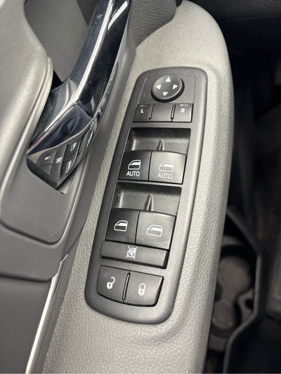 2017 RAM 1500 SLT Quad Cab 4x4 6'4' Box