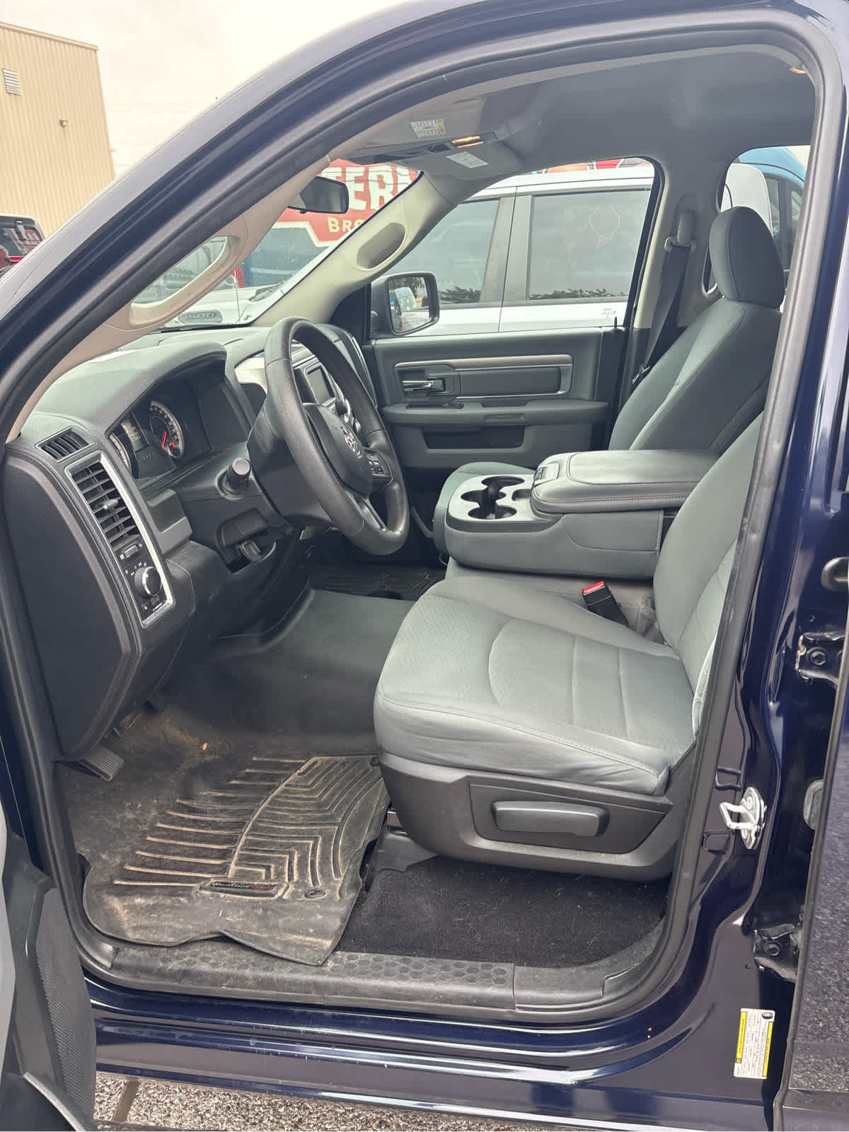 2017 RAM 1500 SLT Quad Cab 4x4 6'4' Box